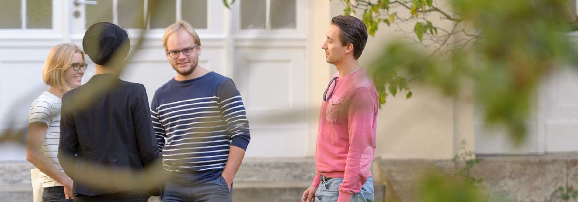 Students in the courtyard of the ESCP Berlin Campus